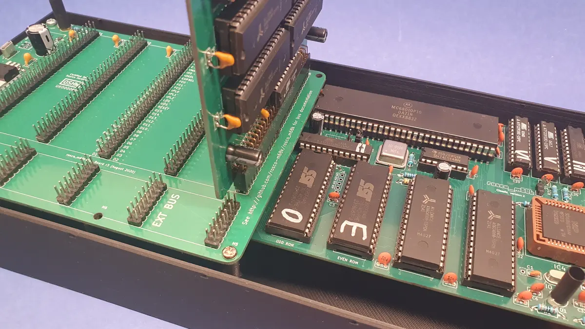 Kliknutím zvětšíš Rosco_m68k, bus board, RAM expansion board